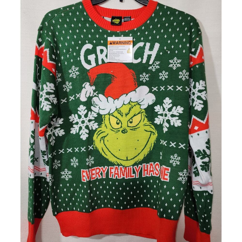 The Grinch''Every Family has one'' sweater men's Medium Light-up